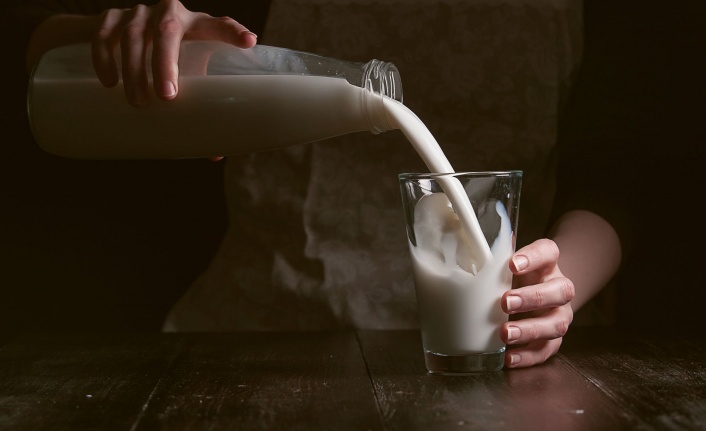 yatmadan önce bir bardak süt mide yanmasına iyi gelir
